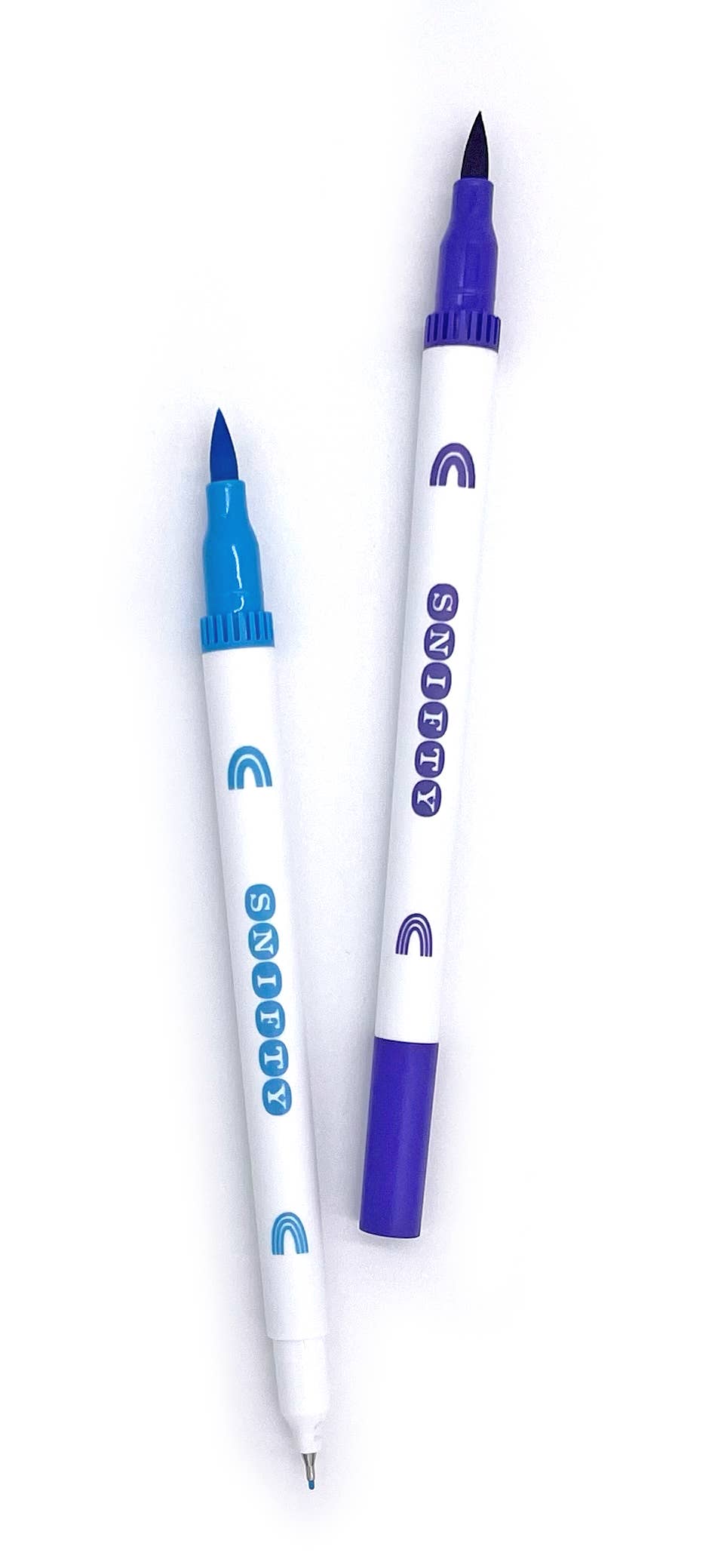 Close-Up of Marker Tips: Markers show two colors—one on each tip (brush and fine).