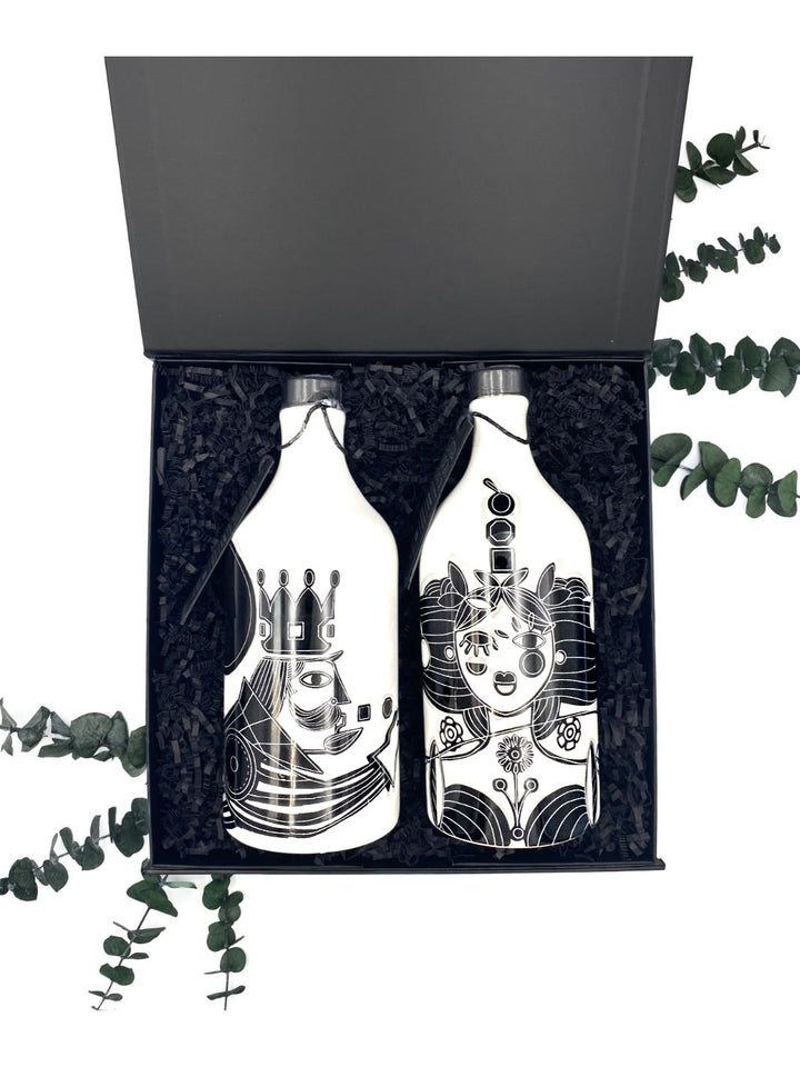 Contents of the Regal Nature Gift Box, includes two Muraglia extra virgin olive oils in artistic ceramic bottles by artist Pierpaolo Gaballo.