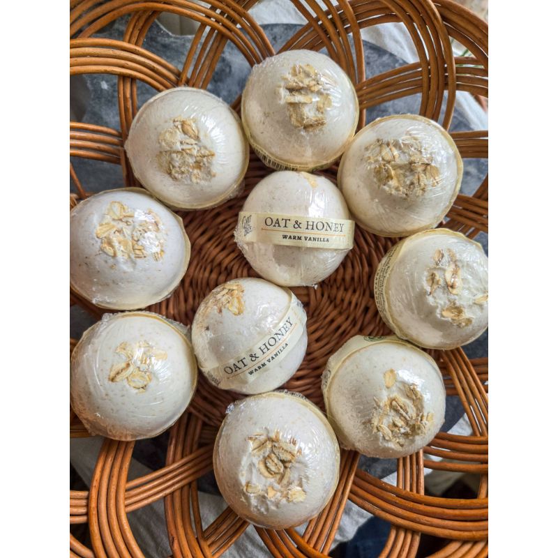 Oat and Honey Natural Bath Bomb